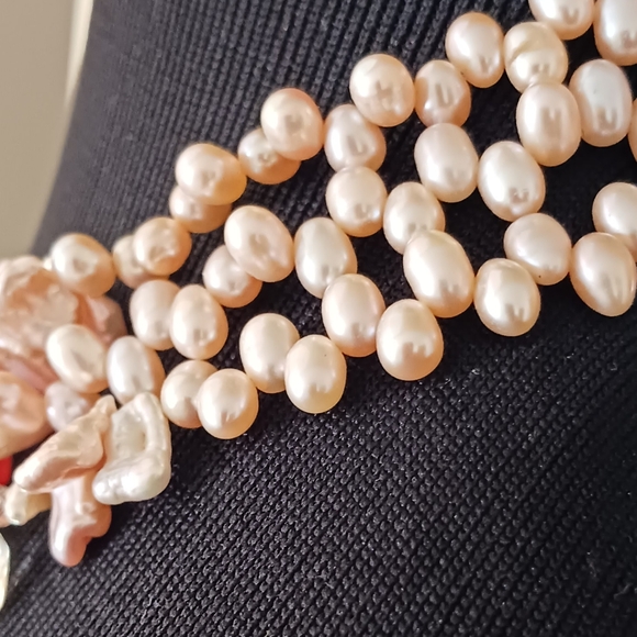 Coral and Peach Colored Shells And Stones With Faux Pearls necklace - Picture 6 of 10